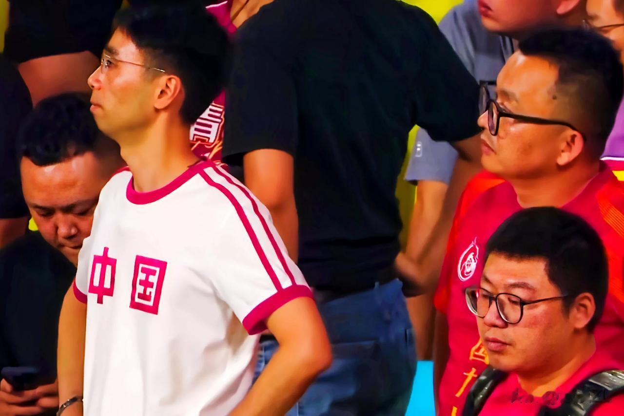 中国球迷真得提前做好心理准备了，泰超让中超原形毕露，上海海港输给巴吞联不冤，国足