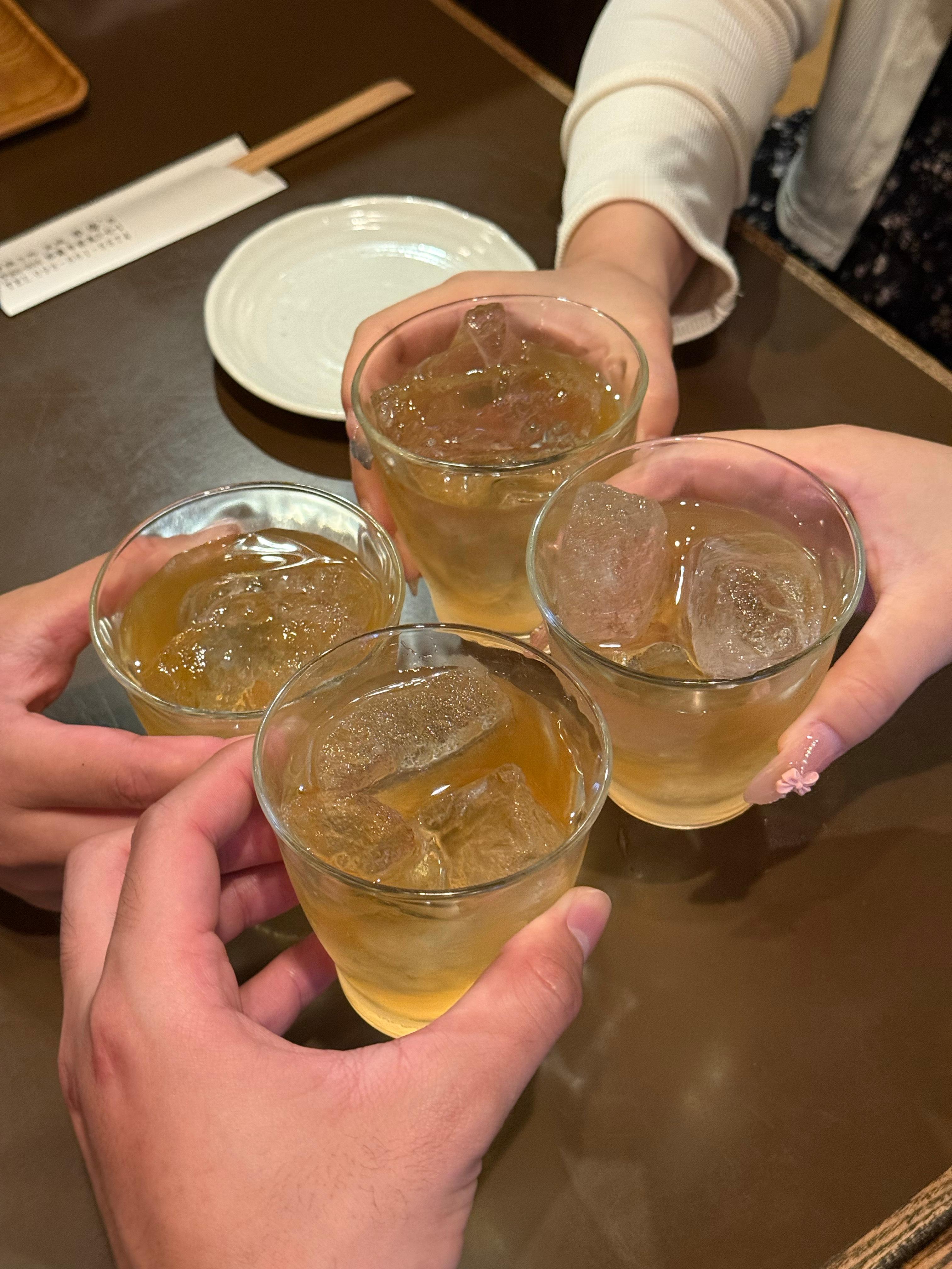 在冲绳的最后一顿烧鸟居然没吃饱[怒]还要跑去7-11吃零食充饥[跪了]日本的小份