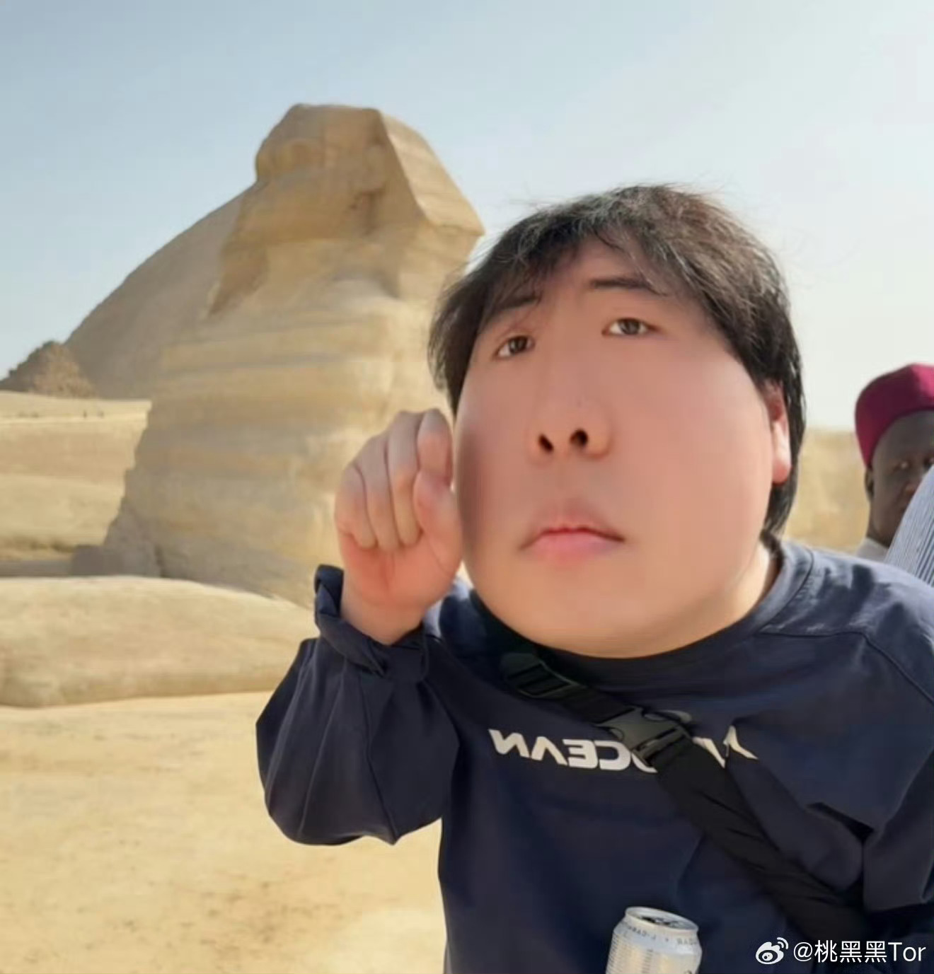 到底谁会买桃黑黑的英国七件套啊建议桃黑黑把穿搭审美出了吧   谁懂好想去陶黑黑家