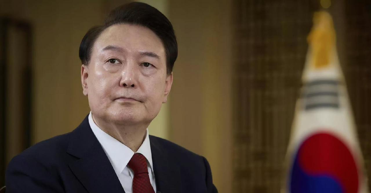 据韩联社报道， 韩国法院认定尹锡悦涉嫌带头发动内乱罪成立，一审被判无期徒刑。
