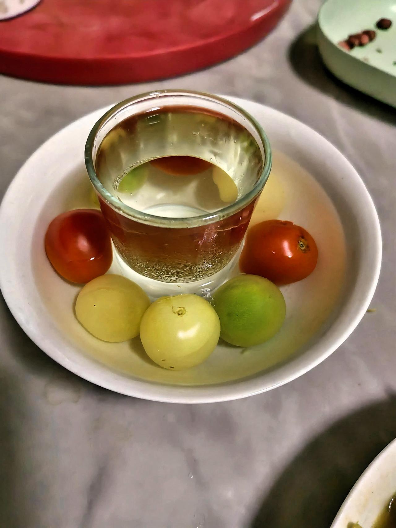 累了一天，晚上喝点儿小酒，暖身又解乏。
自家喝酒，酒肴省事方便，大多离不开这几样