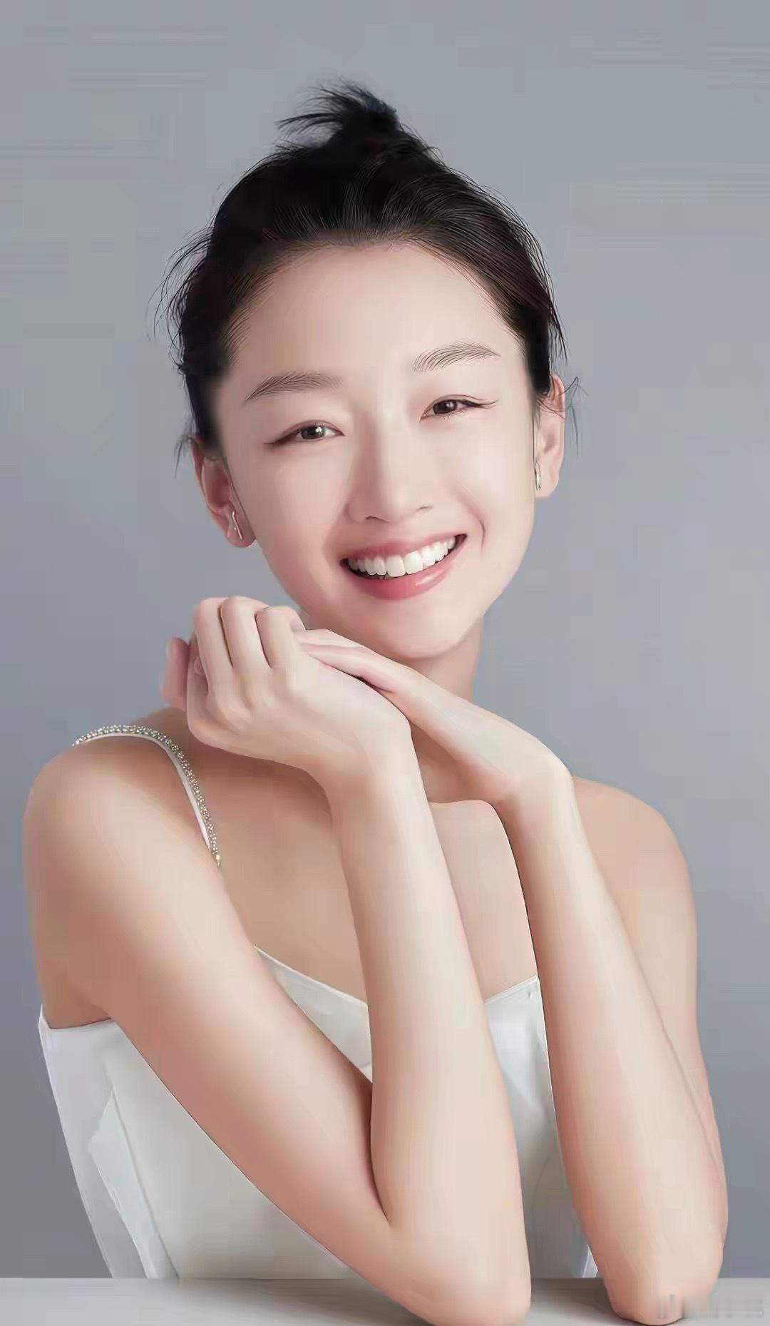 1.周冬雨因为不肯自降身价拍戏，不管是《主角》还是《美顺与长生》两部戏都曾经给她