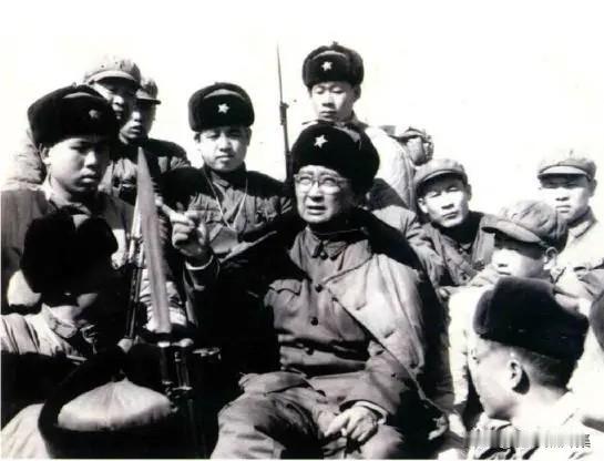 1971年冬，开国中将、时任济南军区副司令员的孙继先，在孟良崮山顶为进行野营拉练