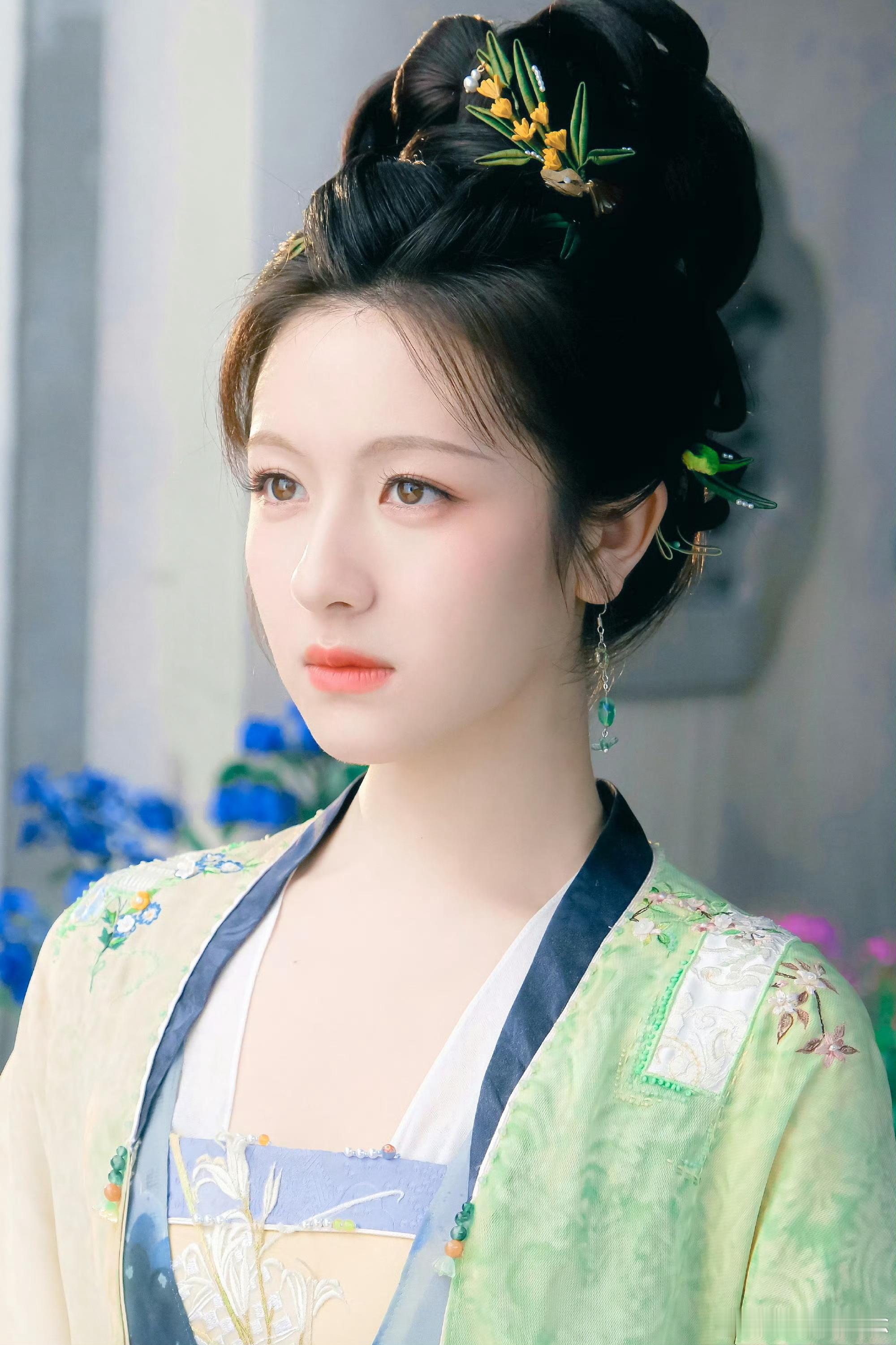 李兰迪2025现偶古偶有效破圈  从古装到现代装都能轻松驾驭这才是真正的演员实力