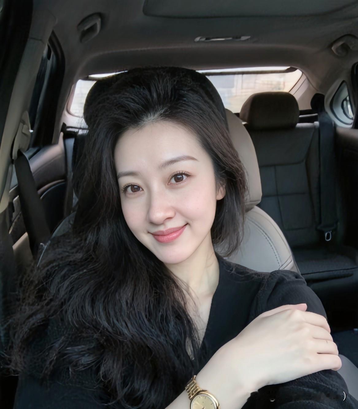 女人啊，
无论枕边人是忠是叛，
都要明白，
婚姻只是人生的一部分，
不是全部。