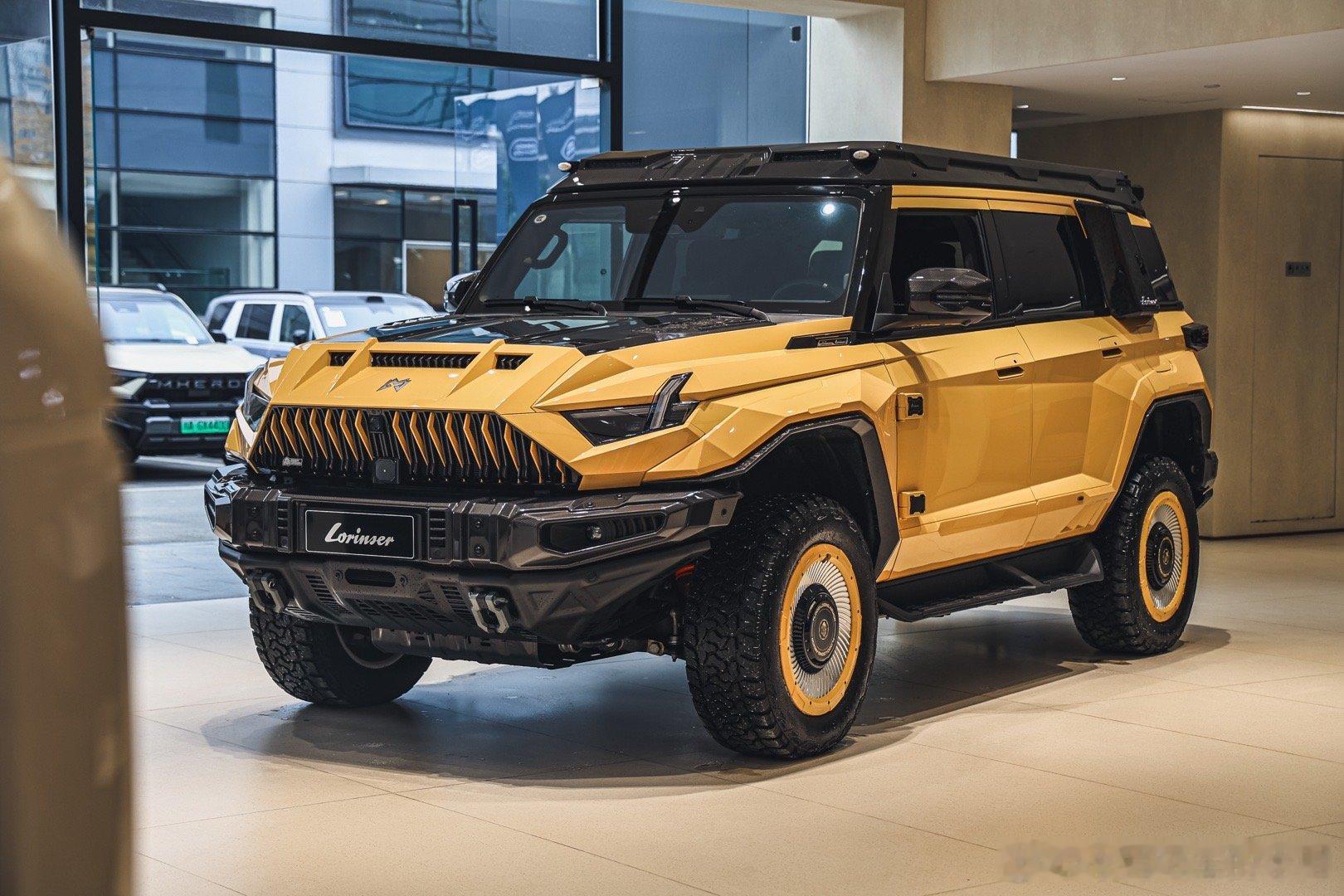 第一次见猛士917罗伦士版本，外观“含碳量”太高了，前后保险杠，引擎盖，轮眉，背