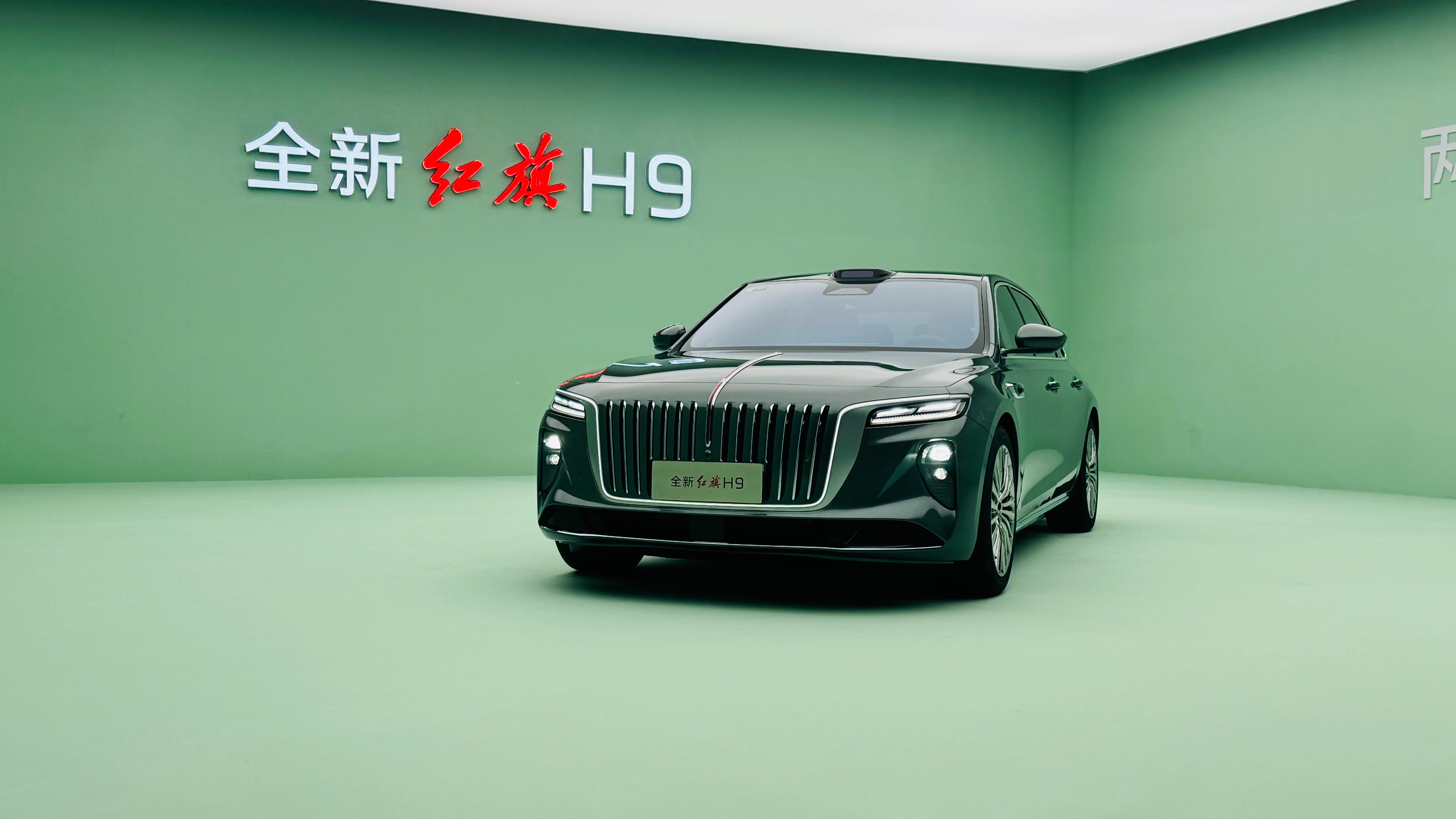 全新红旗H9新车 外观设计上线条圆润了，样子没有旧款的严肃！尺寸全面升级更大！而
