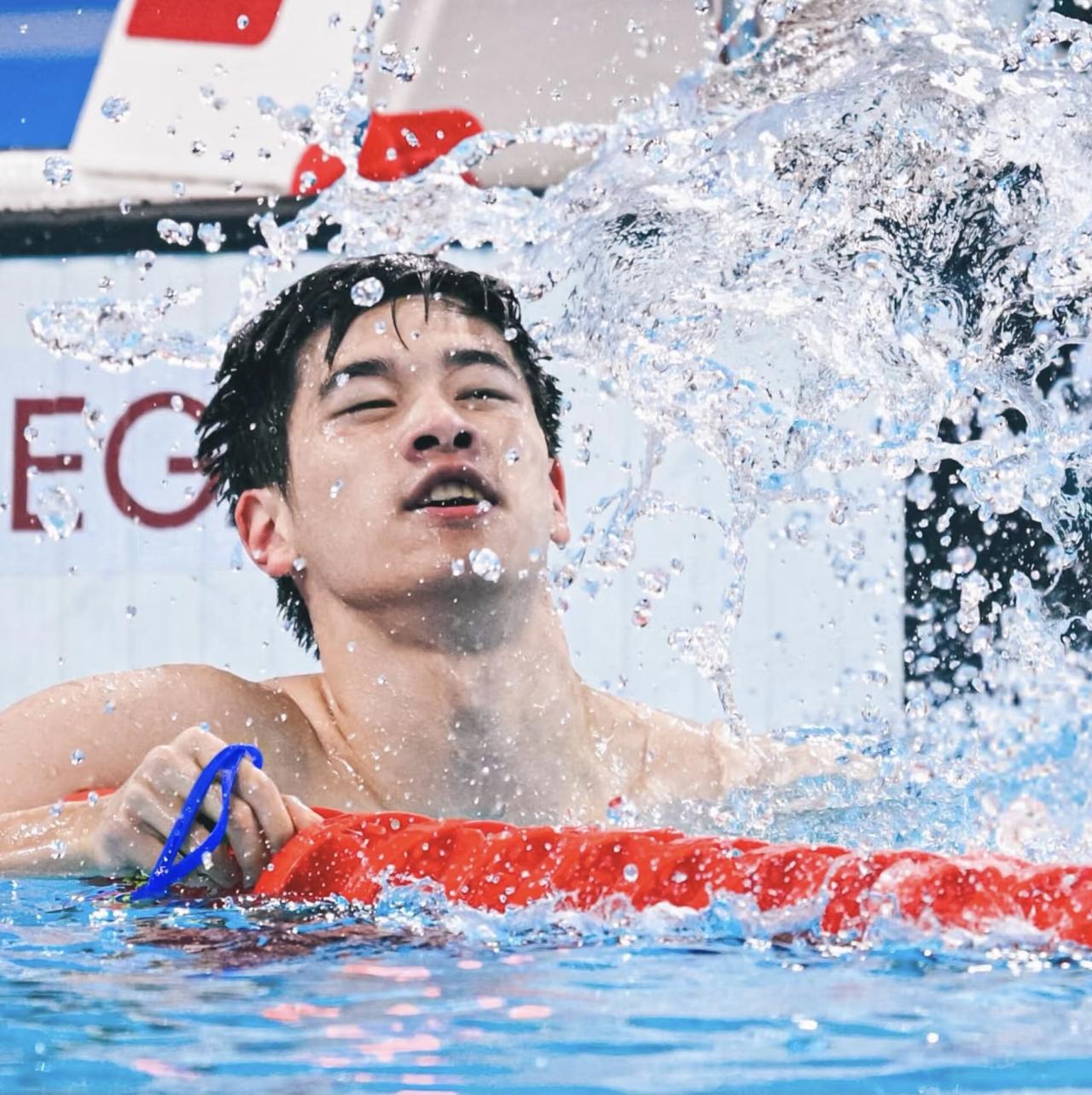 每次看潘展乐采访都能学到东西，

男子4×100自由泳接力夺冠后，有记者的采访的