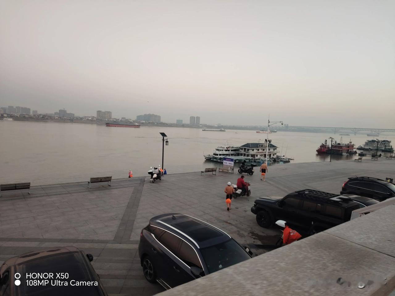 记录我的20262026年1月9日长江岸边晨练冬泳爱好者长江冬泳