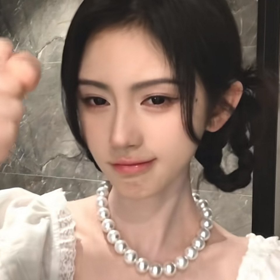 当我老婆说和我告白但拿拳头抡我我：好像被老婆打～比老婆拳头先来的是 老婆的香气 