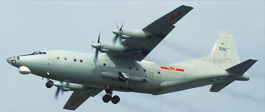 中国运-8中型运输机。
自从服役以来，演变多种型号特种机型，比如运8反潜机，运8