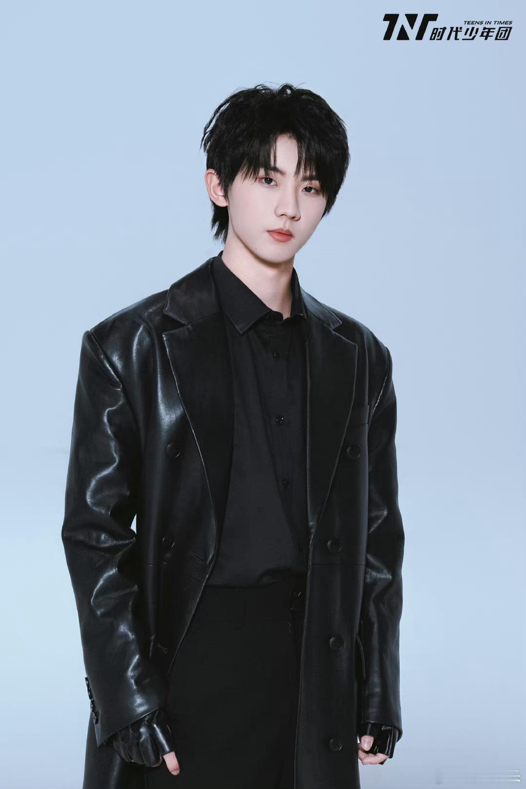 时代少年团常州、澳门演唱会LIVE专辑即将上线！全员黑色皮衣造型酷帅十足，期待l