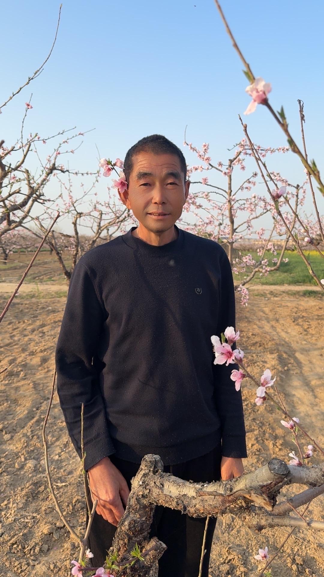 祝：全天下所有的父亲们节日快乐，平安健康
