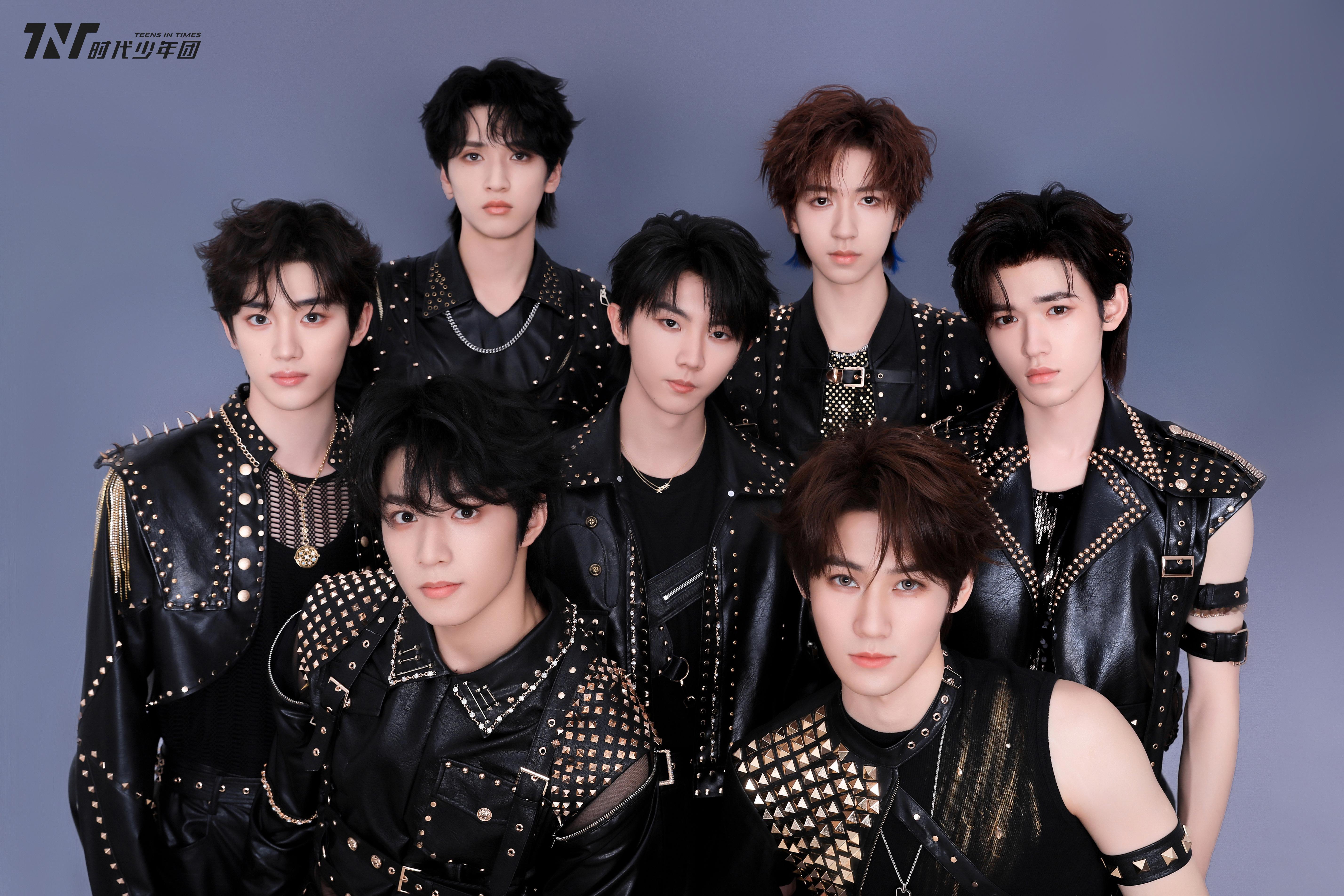 #时代少年团光影序章#   时代少年团光影序章，被哥几个的帅气硬控住了！我一整个