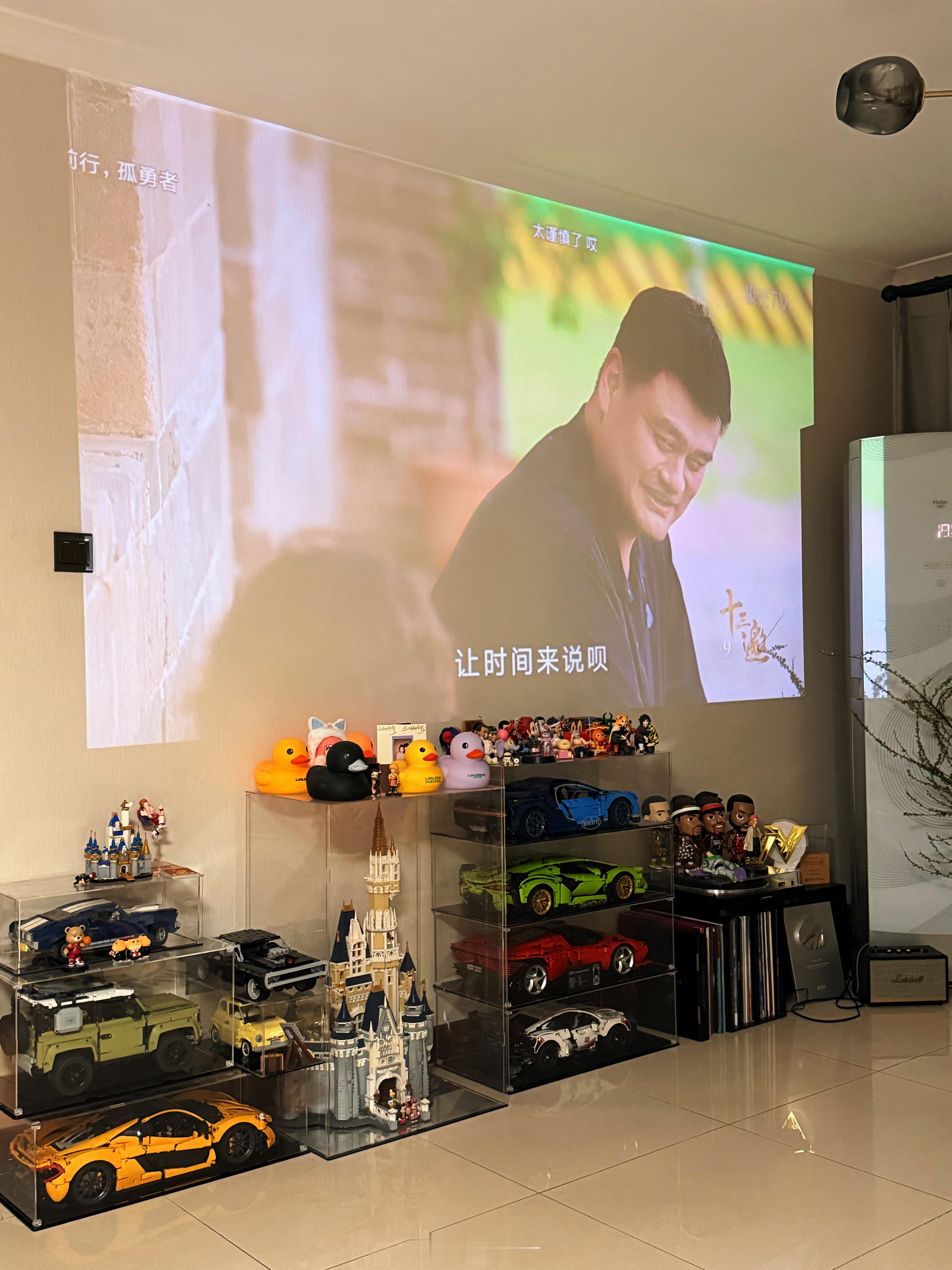 有思考，会表达，适当的幽默感。真期待姚明能开个播客，聊一些关于书籍、天文、历史的