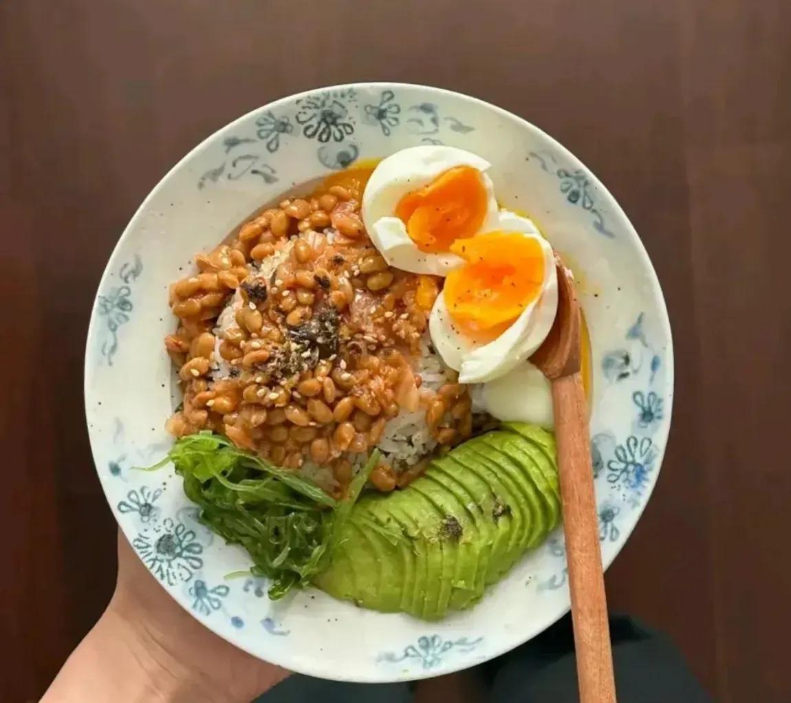 天天拌米饭，还不爱运动：日本人为什么胖不起来？
日本成年人口肥胖率约为3.7%，