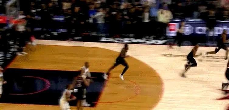 库里28分也白搭。
勇士最后18秒崩盘。
119-123，又输了。
比赛还剩18