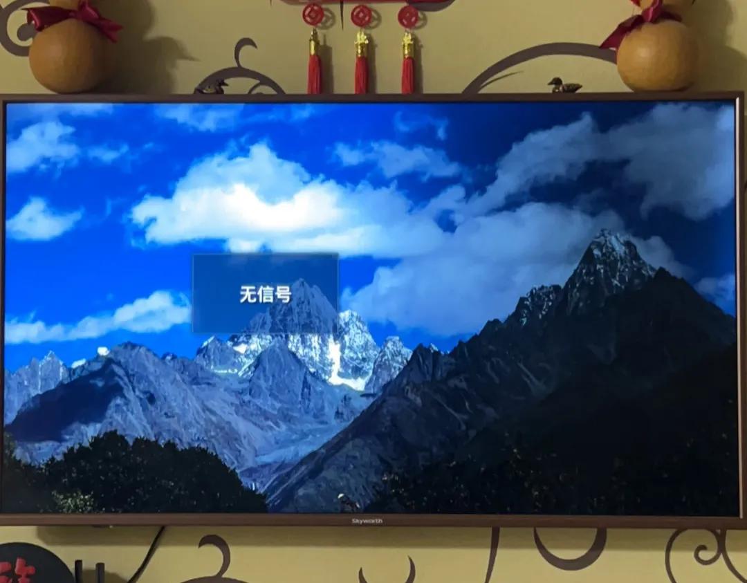 家里原来50寸的电视突然半边发黑，维修的话要好几百。
狠了狠心，直接换了一台75