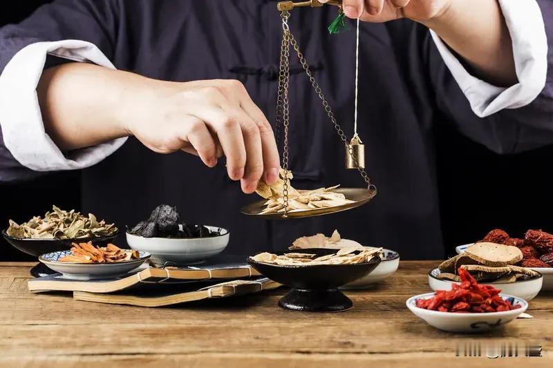 我觉得太有必要振兴中医了。中医是中华民族几千年的智慧结晶，强调“天人合一”“辨证