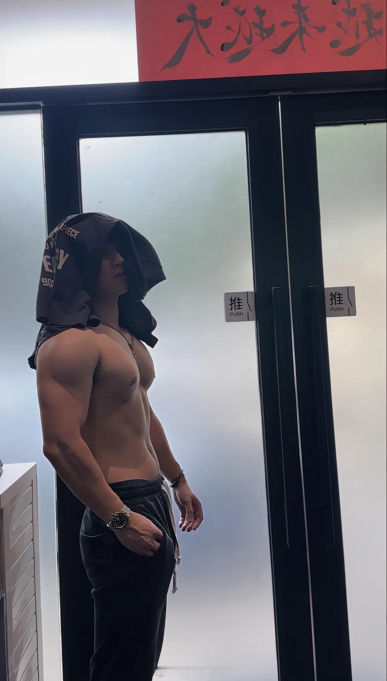 去哪认识肌肉男啊？[泪] 