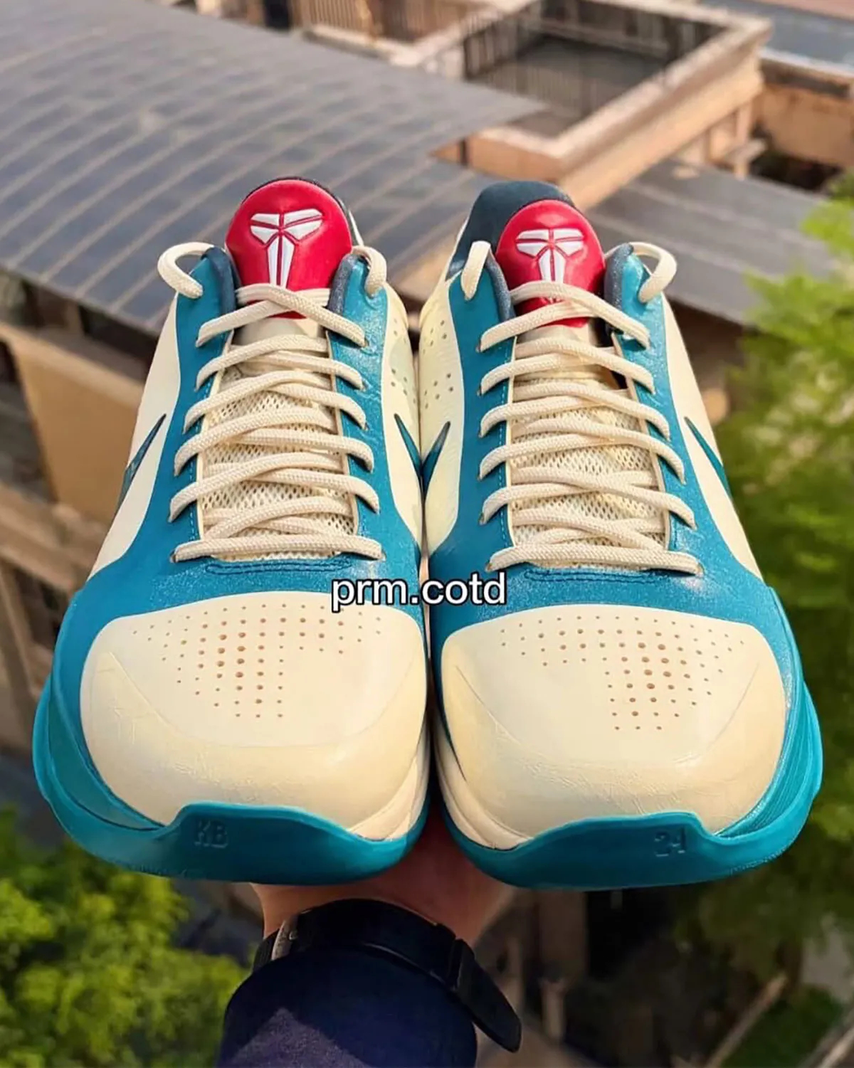 Caitlin Clark 与 Nike 合作的 Kobe 5 Protro “