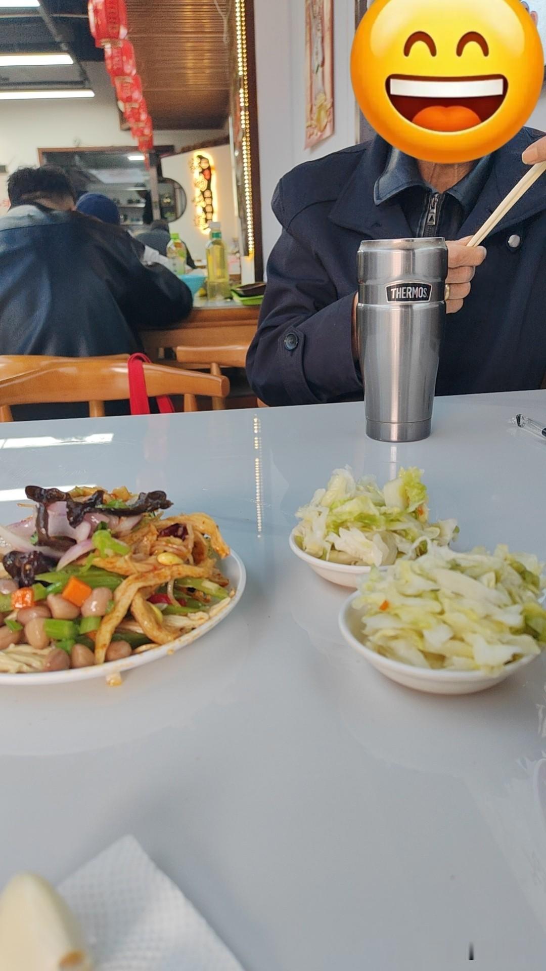 庆阳饸饹面在西安很有市场，是西安庆阳人多，还是饸饹面实惠好吃？
       前