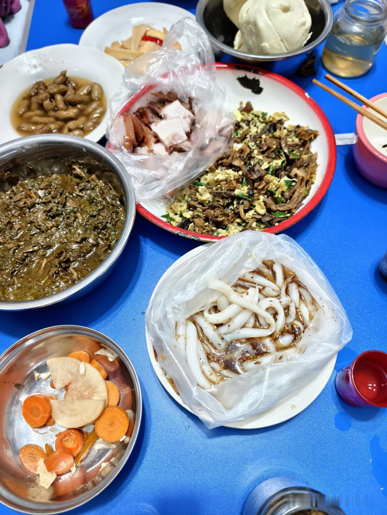 夏日生活打卡记 进入夏季了，山西偏关猫姐裁缝店也进入了淡季，几个猪队友硬是让猫姐