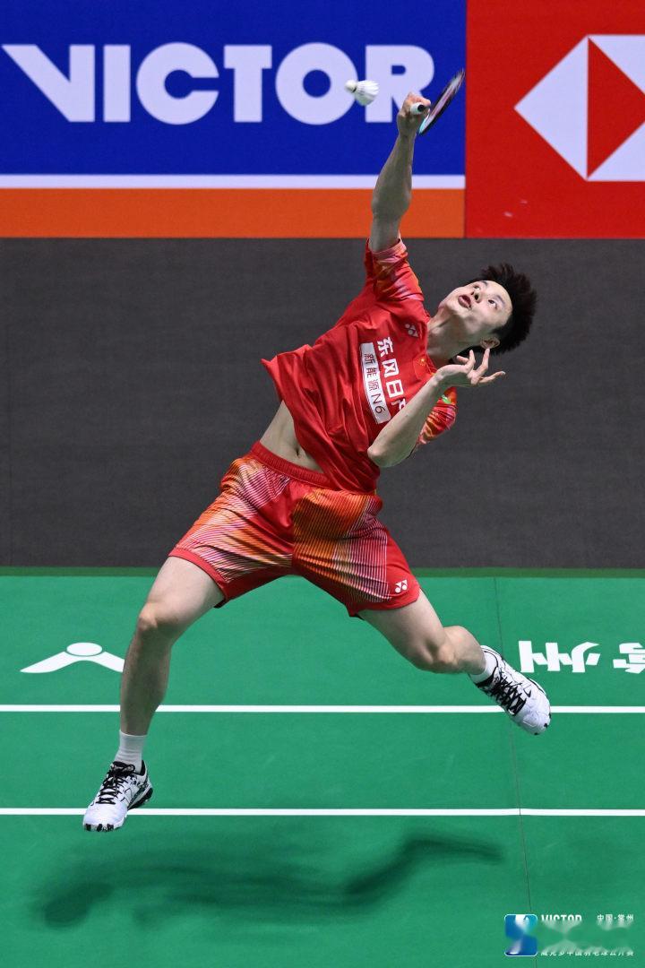 郑加恒中途伤退，石宇奇晋级次轮石宇奇🇨🇳 18-21、6-2 🇸🇬郑加恒
