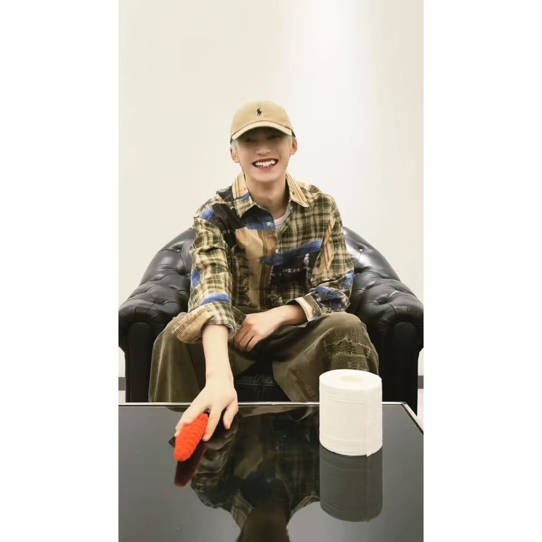 梓渝对粉丝确实蛮好的，这种可爱小视频说拍就拍满足粉丝的愿望