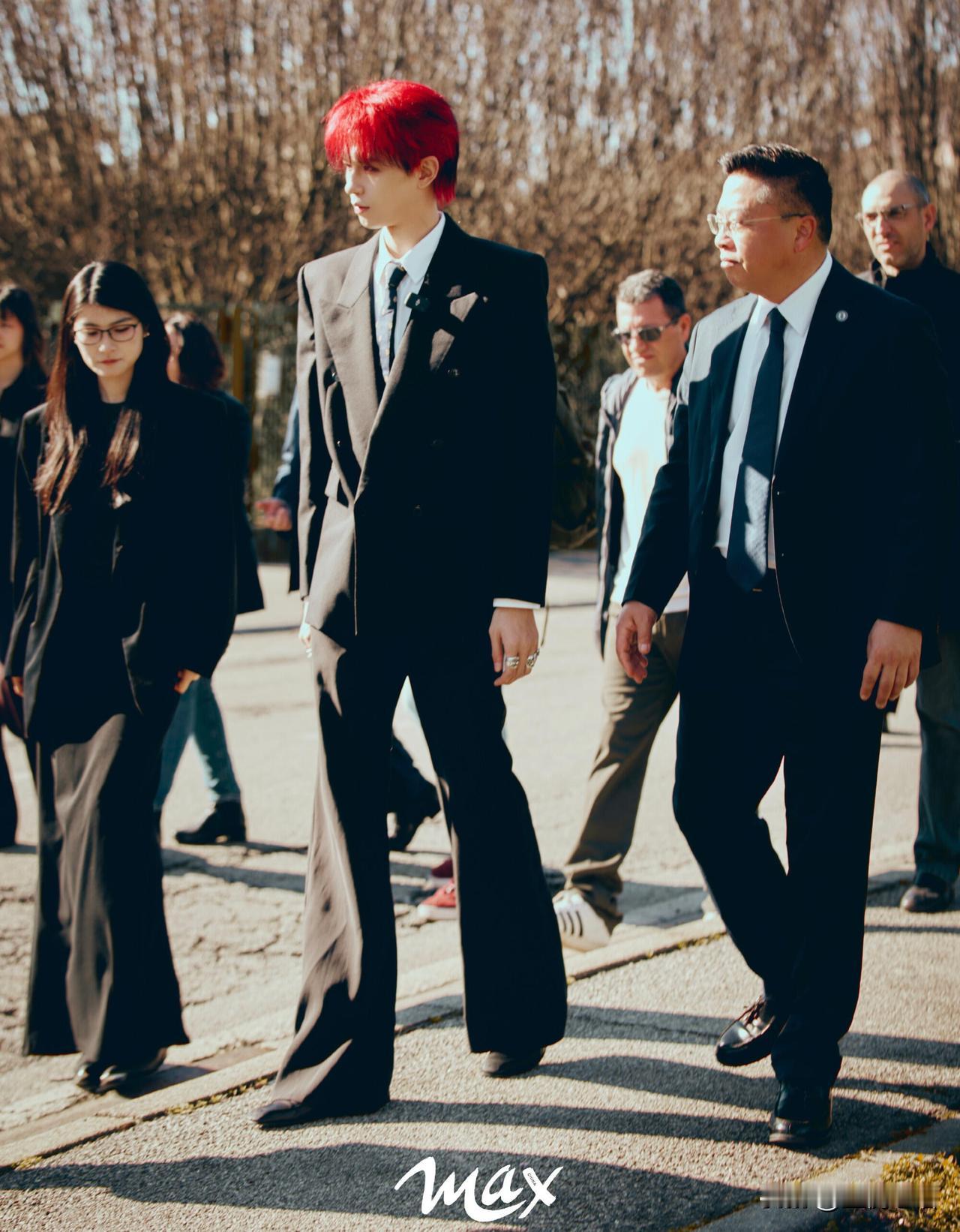 何浩楠也太给国人长脸了！
去米兰参加时装周
还拿下了文化大使的称号

这可是当地