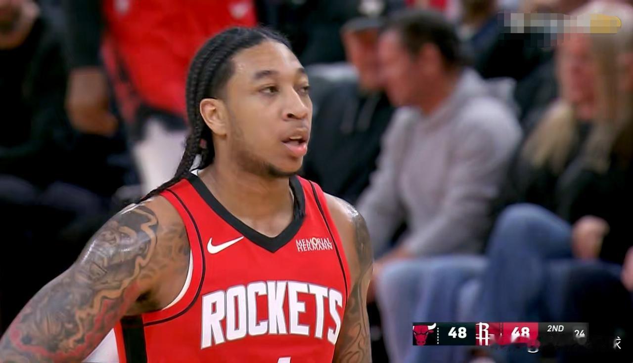 火箭小将戴维森终于出人头地了！在今天火箭主场以119：113战胜公牛的比赛中，戴