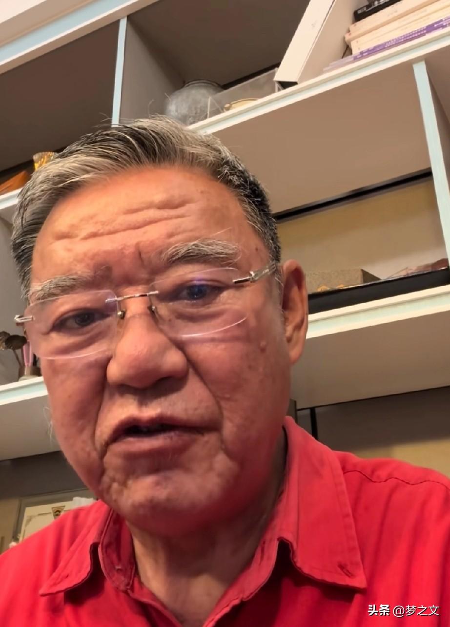 原来李立群妈妈是爸爸娶的第二个老婆，当年父亲离开大陆时已经结婚生子，老家的哥哥就