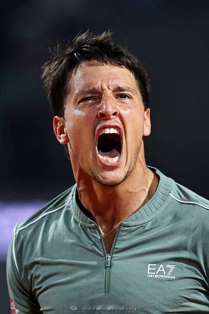 达尔德里以7-6、5-7、6-0战胜拉法·霍达尔🔥🎾他是历史上第八位闯入罗马