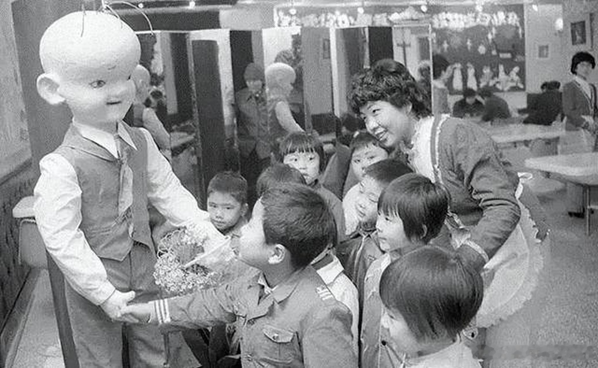 关于三毛餐厅，在我们家就是个传说，我和我姐每次问爸妈，他们都说小时候带我俩去过，