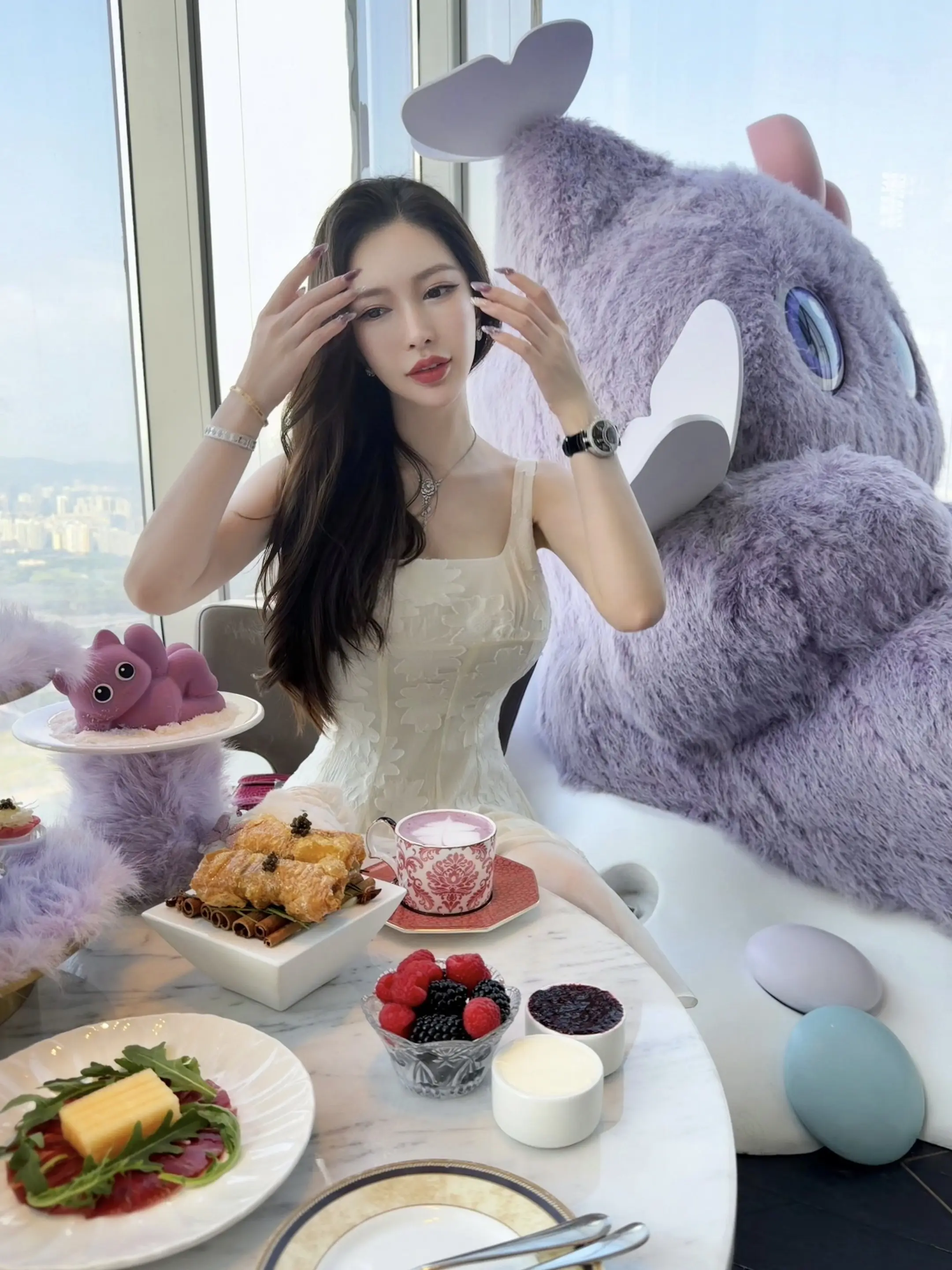 有些治愈，是永远的偏爱。 有些幸福，是永远的日常。 一杯茶，一份甜，一...