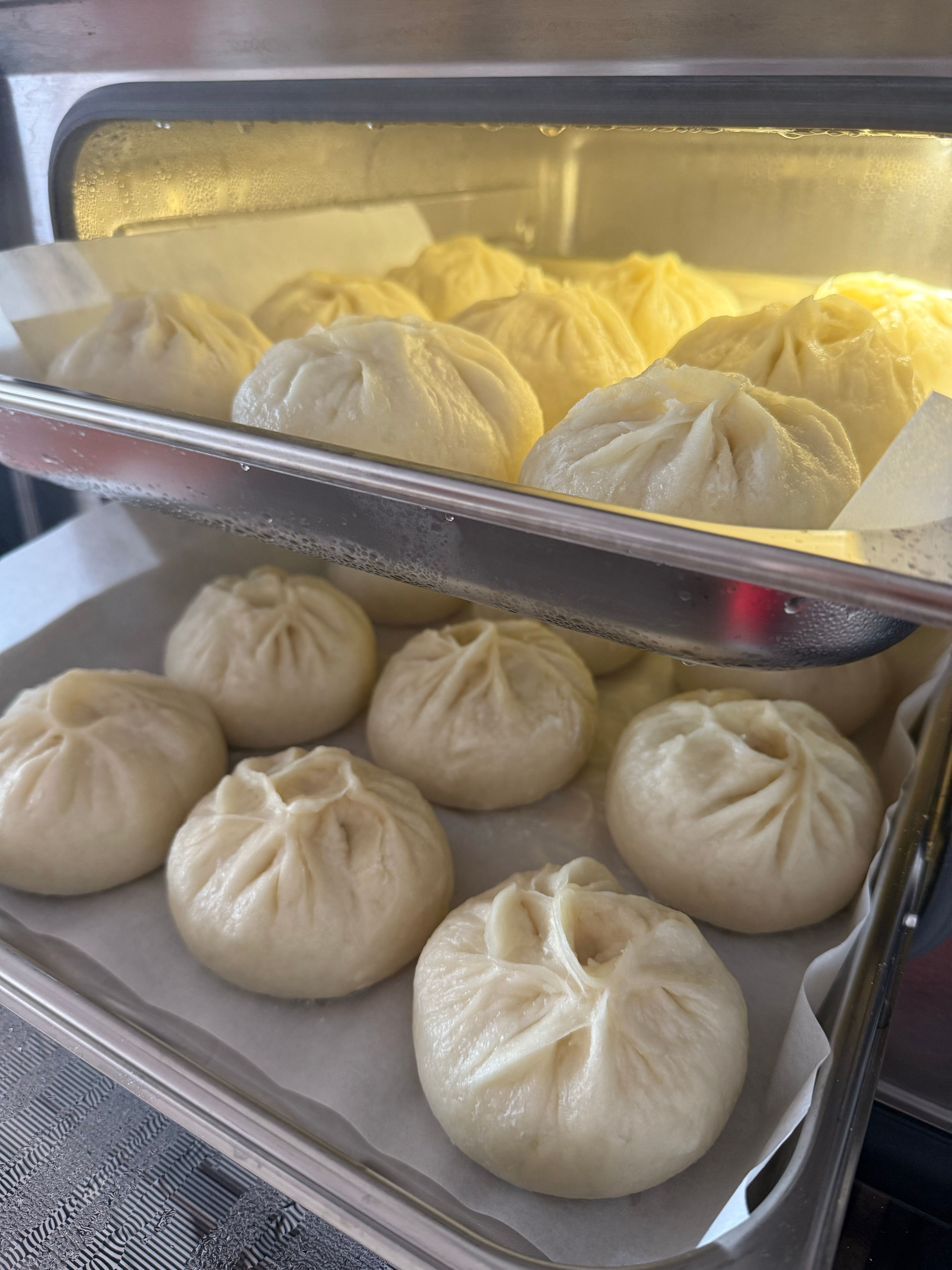 AI 取代不了我，AI 不会蒸肉包小婉家的餐桌好好吃饭