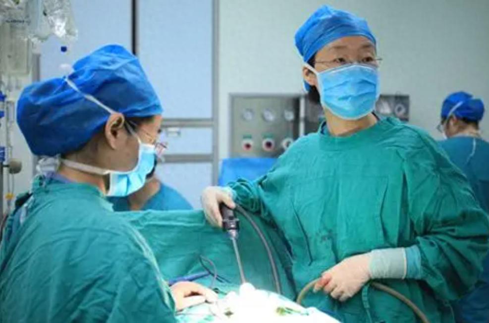 一17岁高中生肠道发现8颗肿瘤！妈妈自责：顿顿不离，拿他没办法！[困]
一个本该