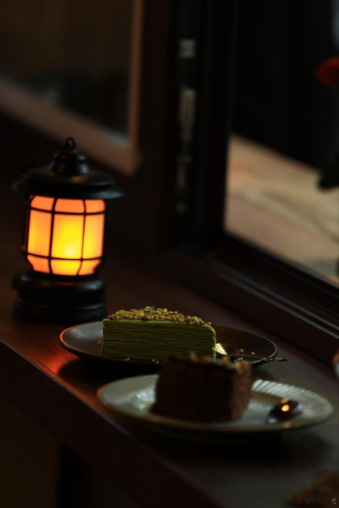 这个时代对独立女性的要求特别高，既要单手托起事业天花板，又要脚踩家庭平衡木，还得