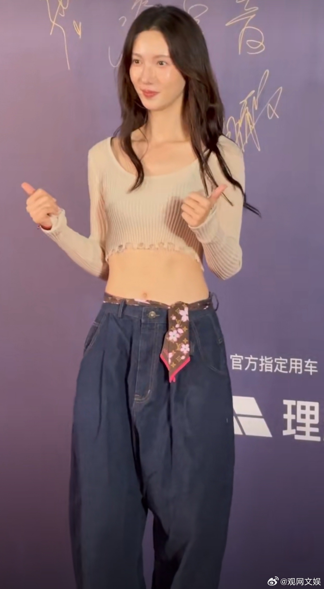 金晨回应没人通知金晨这是红毯吗【金晨回应被临时抓去走红毯 9月7日，走了海浪电影