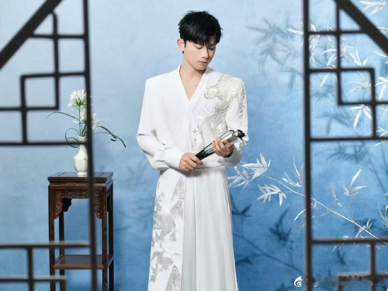 张杰暴风少年来了 新年伊始，《暴风少年》的力量直击心房。张杰将要在鸟巢舞台绽放光