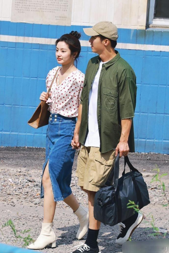 徐若晗吃得是真好，又是魏哲鸣，又是张凌赫又是黄景瑜[比耶] 