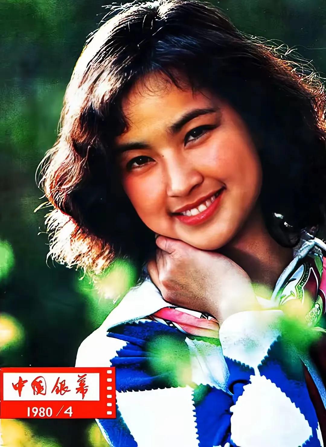 在四川拍《许茂和他的女儿们》时，刘晓庆主动找了摄影记者为她拍了这组照片，后来用在