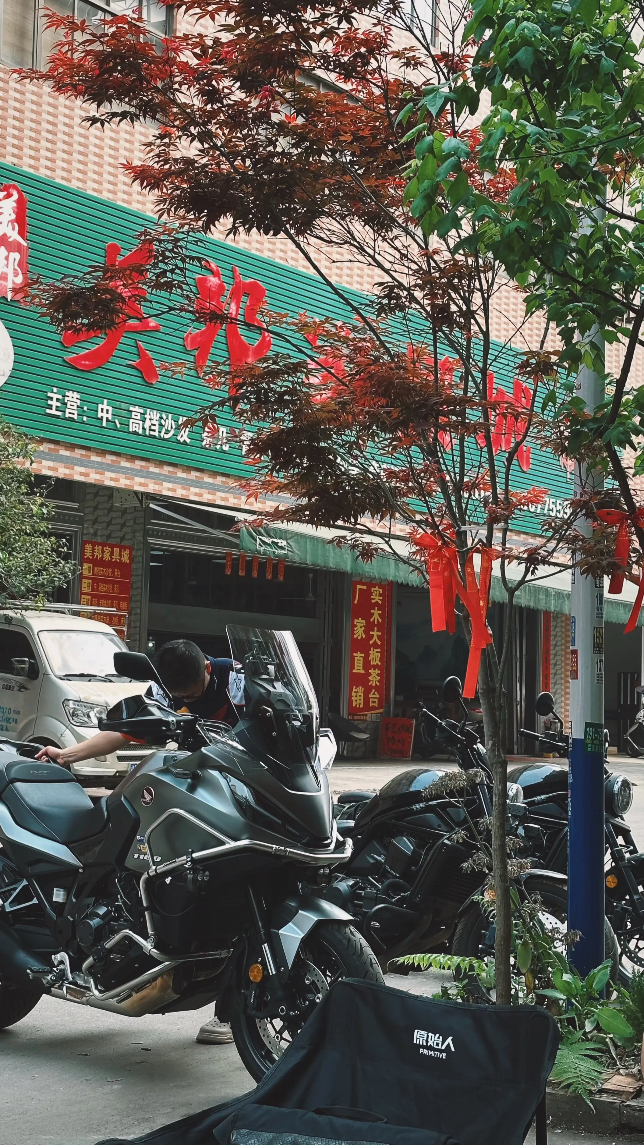 你的骑行服还记得放哪里吗？你的头盔呢？维迈通充满电没有？