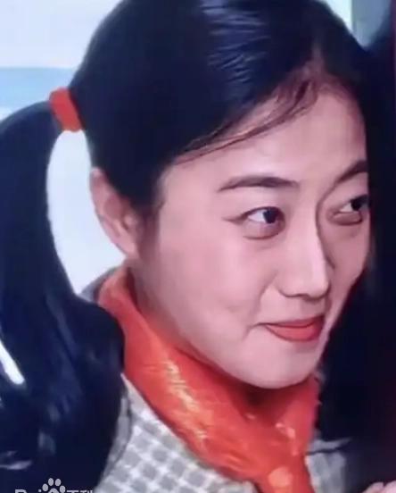 张雅茹演刘天瑶，一上来就让观众记住了——不是因为美，是太“作”。
挤眉弄眼、撅嘴