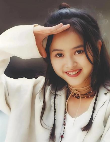53岁了，被前夫泼了20多年脏水，这女人怎么还能笑得这么从容？！

当年跟周慧敏