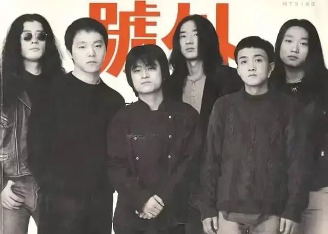 当年的中国摇滚歌手大神。90年代，是个躁动的时代，包括乐坛。除了港台流行歌手横扫