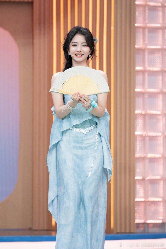 谭松韵 这综艺没剧本吗你好星期六 选队友环节太精彩绝伦！谭松韵想选侯明昊，李雪琴