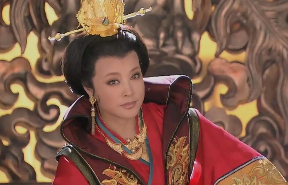 一封信，两个字，一条命。公元684年，大唐宰相裴炎写了一封密信，信里只有"青鹅"