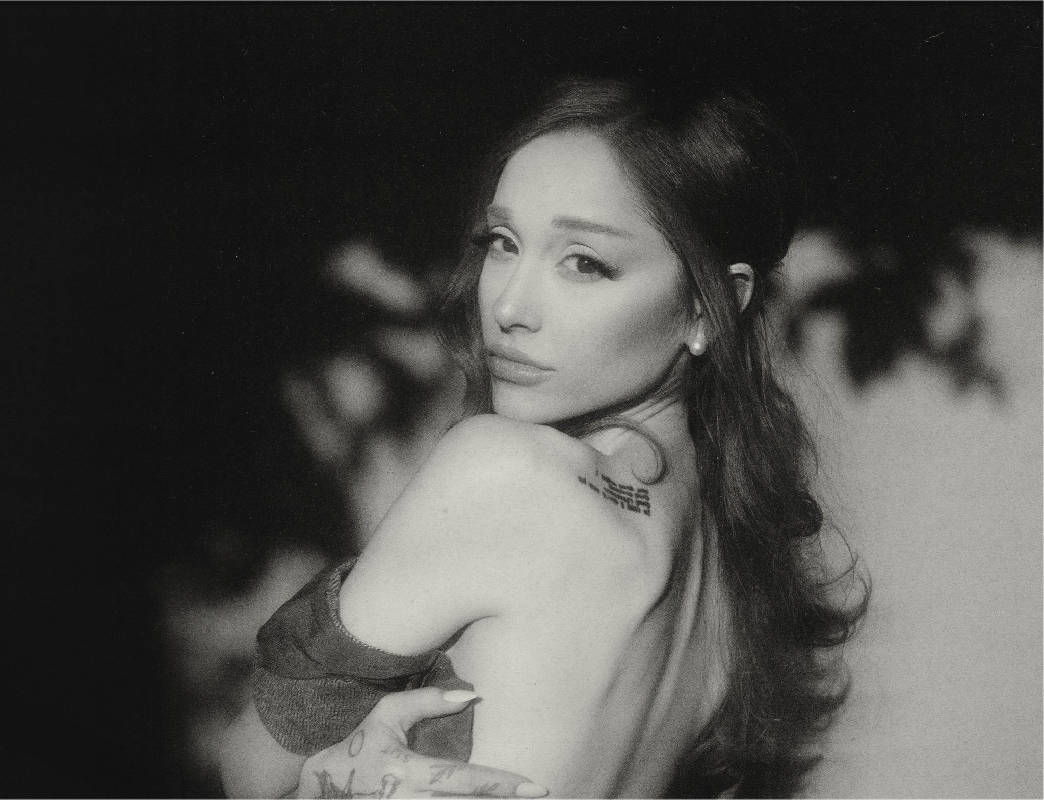 Ariana Grande 发布首单「hate that i made you 