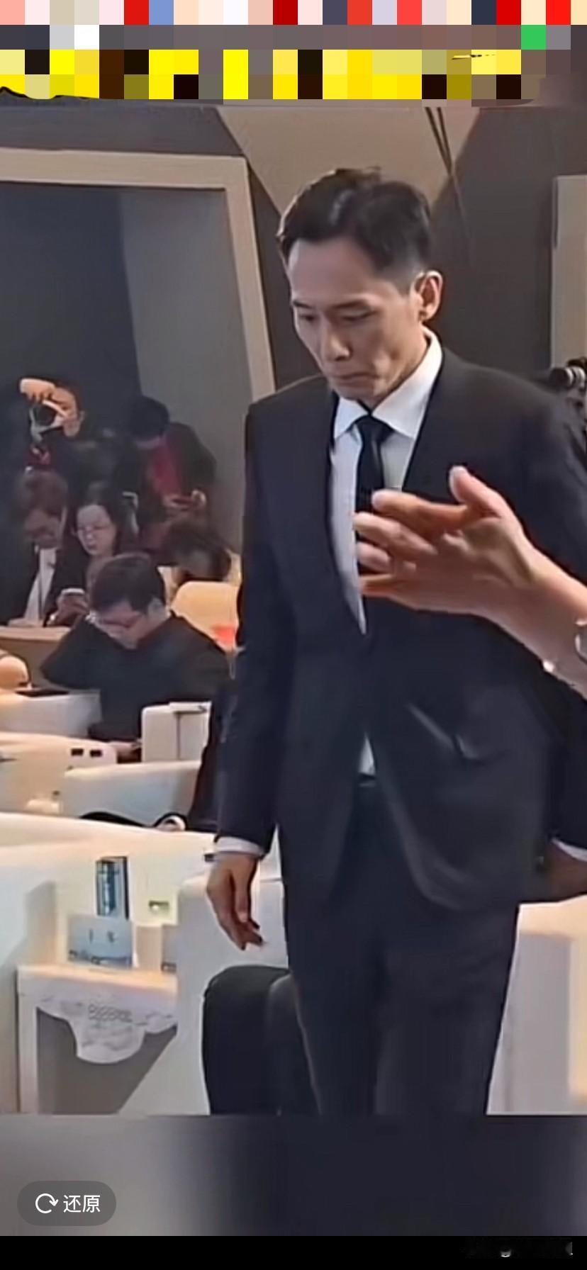 这男演员刘烨岁数也不太大呀！才48岁，怎么就有种老态龙钟的的老人的感觉呢！
提前